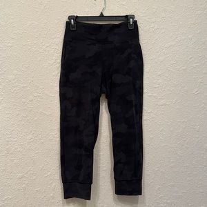 Lululemon cropped joggers size 6